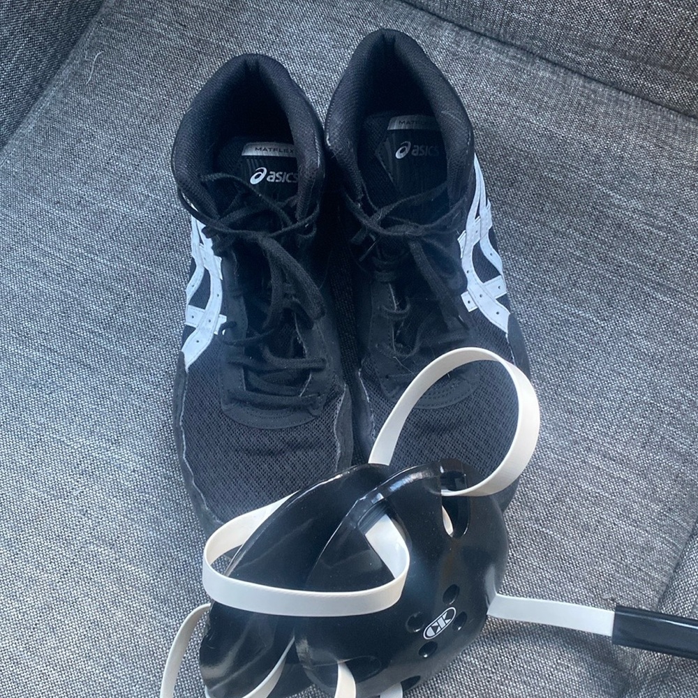 Asics Mens Wrestling Shoes and Head guard
